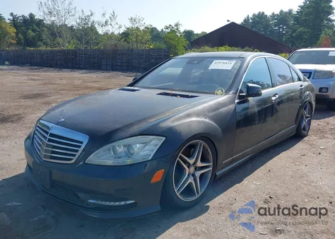 2013 Mercedes-Benz S 550 z USA, uszkodzony, nr VIN WDDNG7DB7DA520577